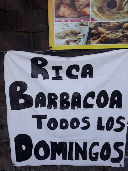 CHICHARRONES, CARNITAS , BARBACOA Y MENUDO " EL LOBO"