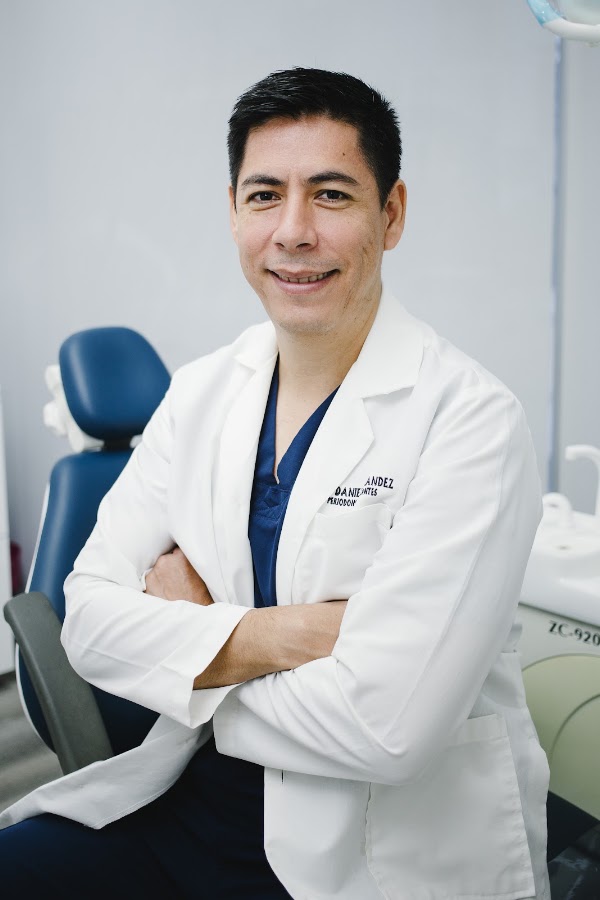 Dr. Daniel Fernández, Periodoncista, Monterrey