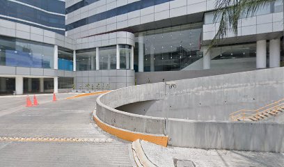 Dr. César Antonio Garza Osoria, Otorrinolaringólogo