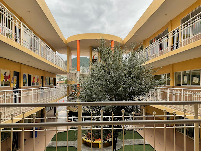 Colegio Mirasierra by Brillamont