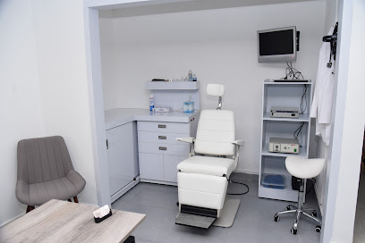 Dr. Rosmal Cortes Ponce, Otorrinolaringólogo